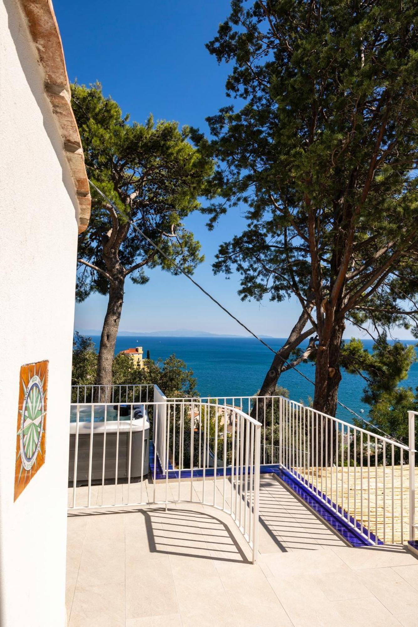 Decori Suites Amalfi Coast - Free Parking Vietri 객실 사진